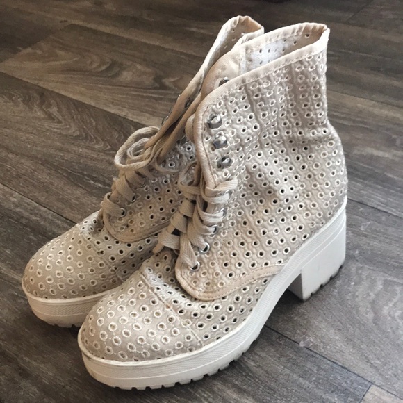 Urban Outfitters Platform Boots - Picture 2 of 4